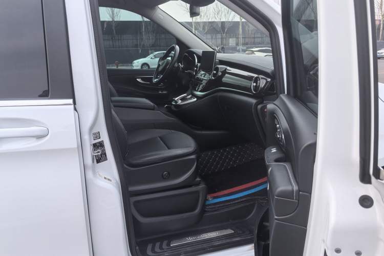 Used Mercedes-Benz V-Class 2017 V 260 L Prestige Extended Edition Interior 2
