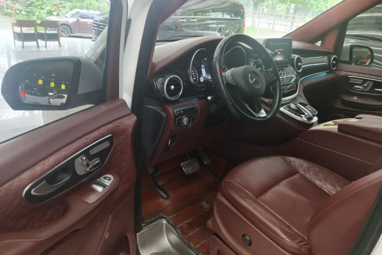 Used Mercedes-Benz V-Class 2017 V 260 Prestige Edition Interior 2