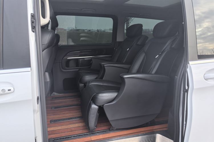 Used Mercedes-Benz V-Class 2017 V 260 L Prestige Extended Edition Interior 3
