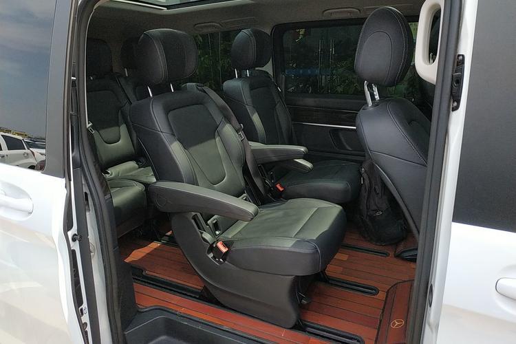 Used Mercedes-Benz V-Class 2017 V 260 Avantgarde Edition Interior 3