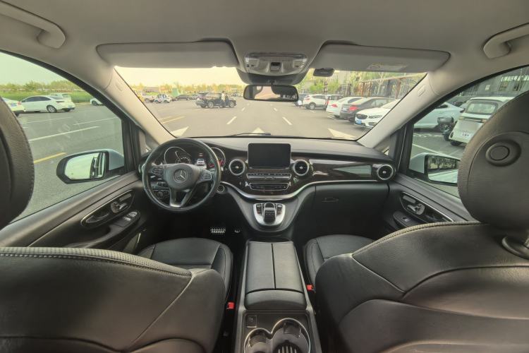 Used Mercedes-Benz V-Class 2017 V 260 L Prestige Extended Edition Interior 4