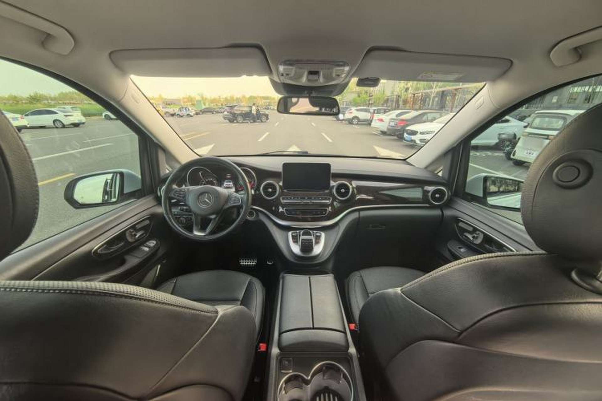 Used Mercedes-Benz V-Class 2017 V 260 L Prestige Extended Edition Interior 4