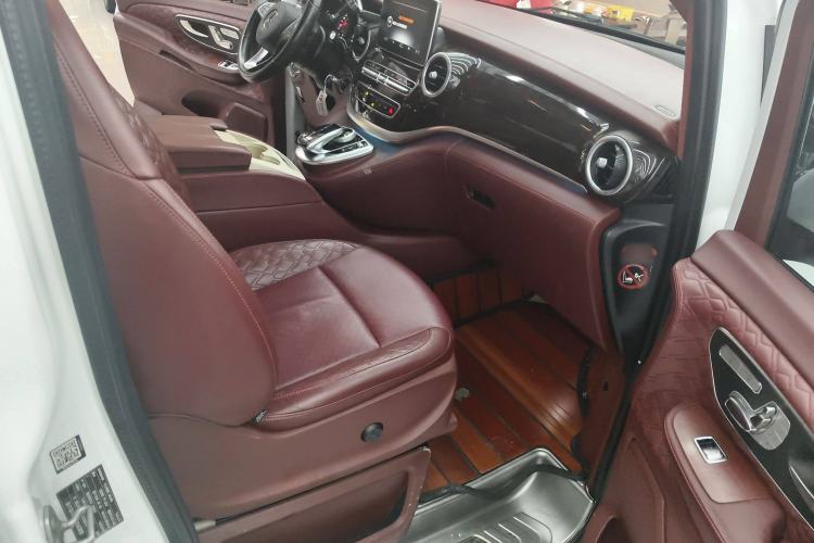 Used Mercedes-Benz V-Class 2017 V 260 Prestige Edition Interior 4