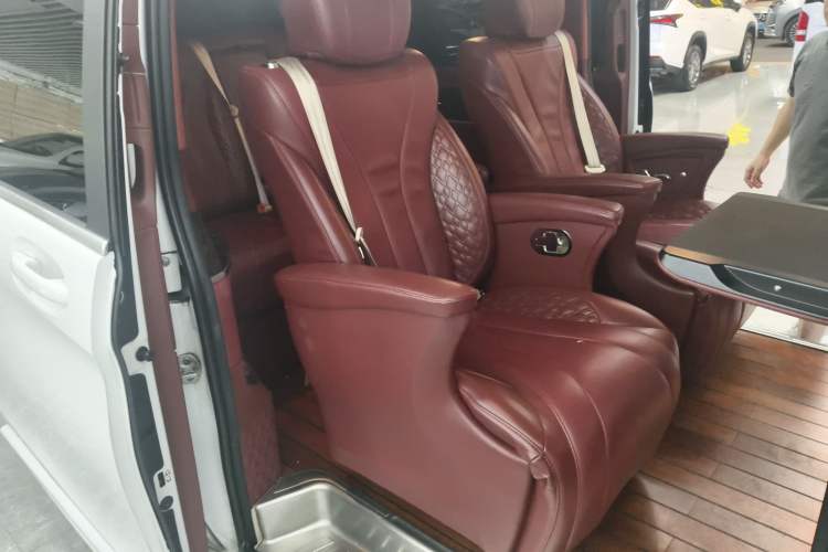 Used Mercedes-Benz V-Class 2017 V 260 Prestige Edition Interior 6