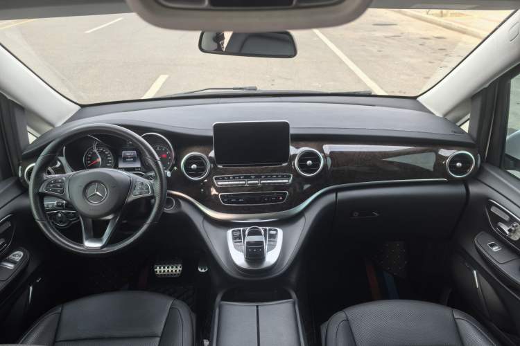 Used Mercedes-Benz V-Class 2017 V 260 L Prestige Extended Edition Interior 8