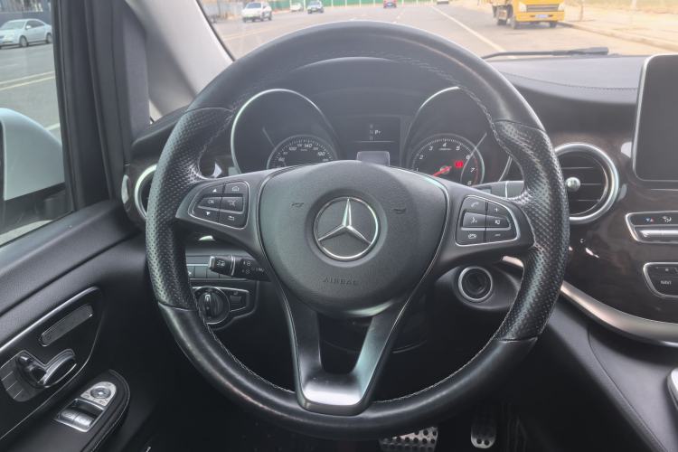 Used Mercedes-Benz V-Class 2017 V 260 L Prestige Extended Edition Interior 9