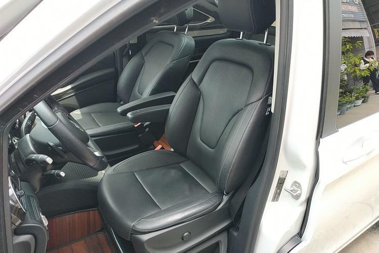 Used Mercedes-Benz V-Class 2017 V 260 Avantgarde Edition Left Front Seat