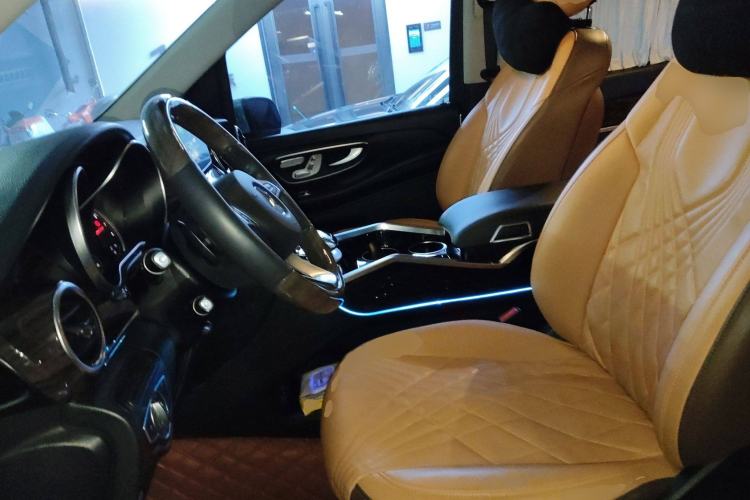 Used Mercedes-Benz V-Class 2017 V 260 Avantgarde Edition Left Front Seat