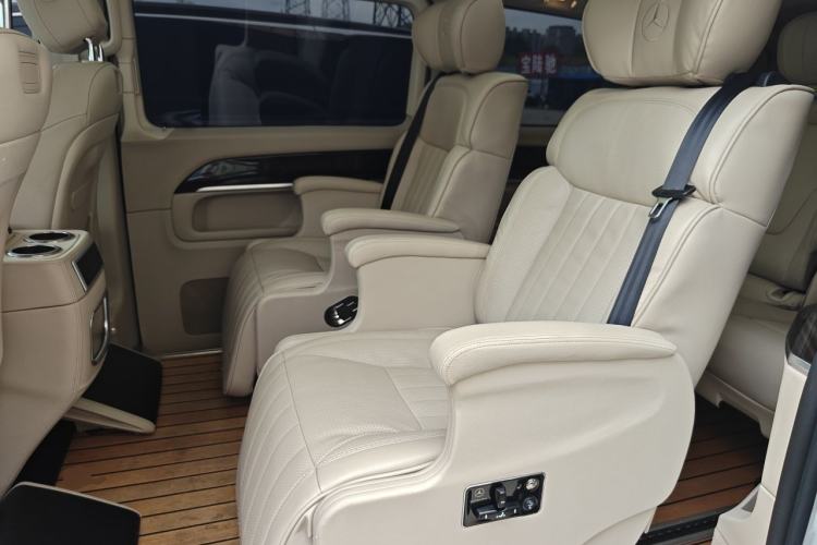 Used Mercedes-Benz V-Class 2017 V 260 Avantgarde Edition Left Rear Seat