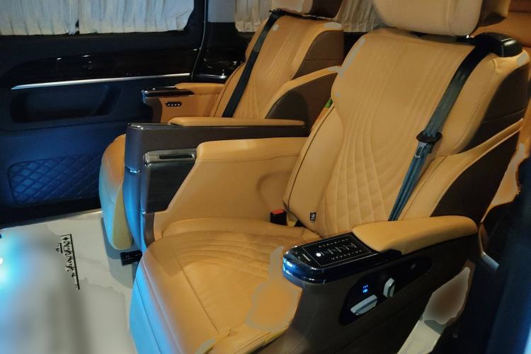 Used Mercedes-Benz V-Class 2017 V 260 Avantgarde Edition Left Rear Seat