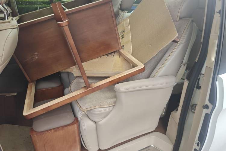 Used Mercedes-Benz V-Class 2017 V 260 Avantgarde Edition Left Rear Seat