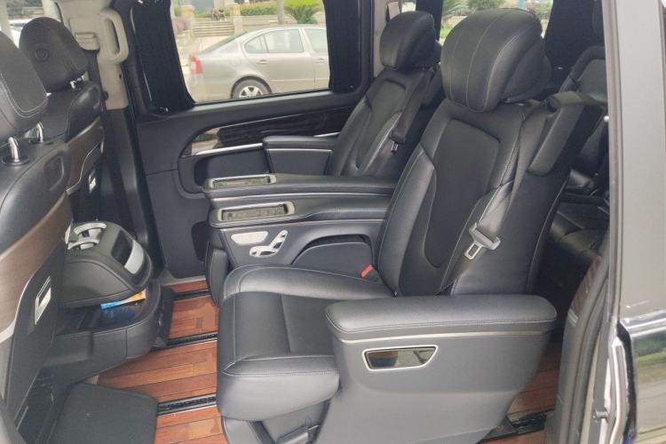 Used Mercedes-Benz V-Class 2017 V 260 Avantgarde Edition Left Rear Seat