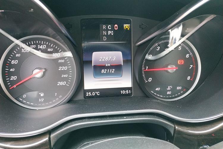 Used Mercedes-Benz V-Class 2017 V 260 Avantgarde Edition Odometer Close Up
