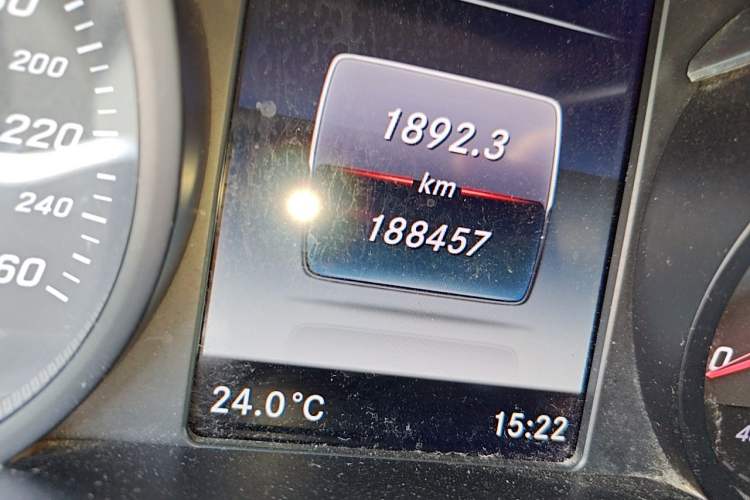 Used Mercedes-Benz V-Class 2017 V 260 L Prestige Extended Edition Odometer Close Up