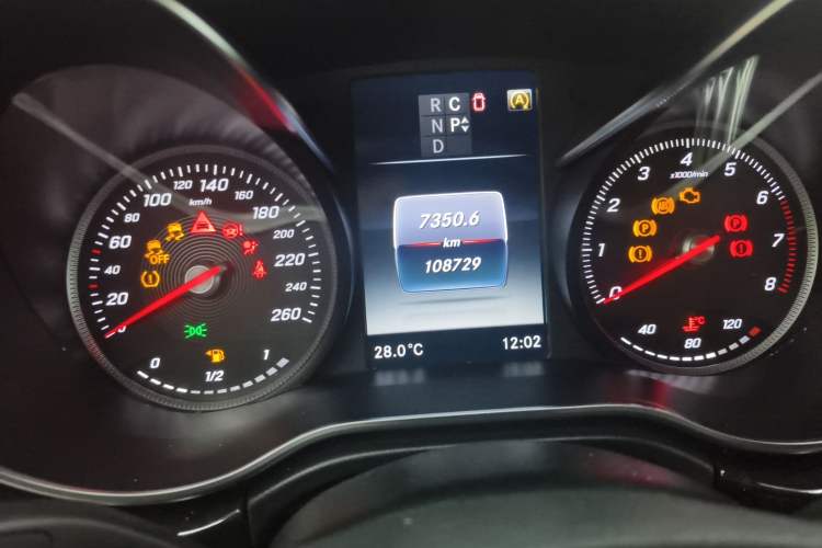 Used Mercedes-Benz V-Class 2017 V 260 Prestige Edition Odometer Close Up