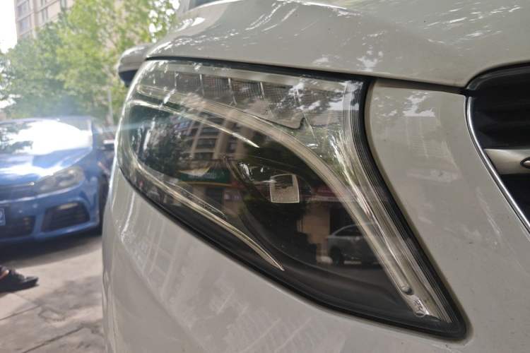 Used Mercedes-Benz V-Class 2017 V 260 Avantgarde Edition Right Front Headlight