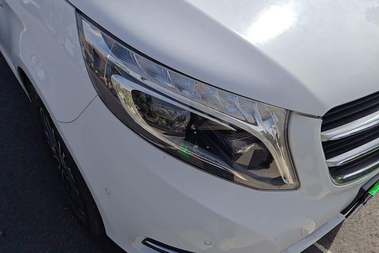 Used Mercedes-Benz V-Class 2017 V 260 L Prestige Extended Edition Right Front Headlight