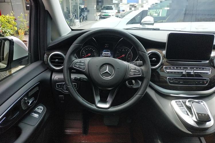 Used Mercedes-Benz V-Class 2017 V 260 Avantgarde Edition Steering Wheel