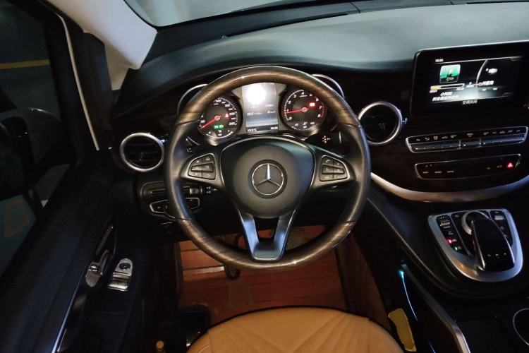 Used Mercedes-Benz V-Class 2017 V 260 Avantgarde Edition Steering Wheel