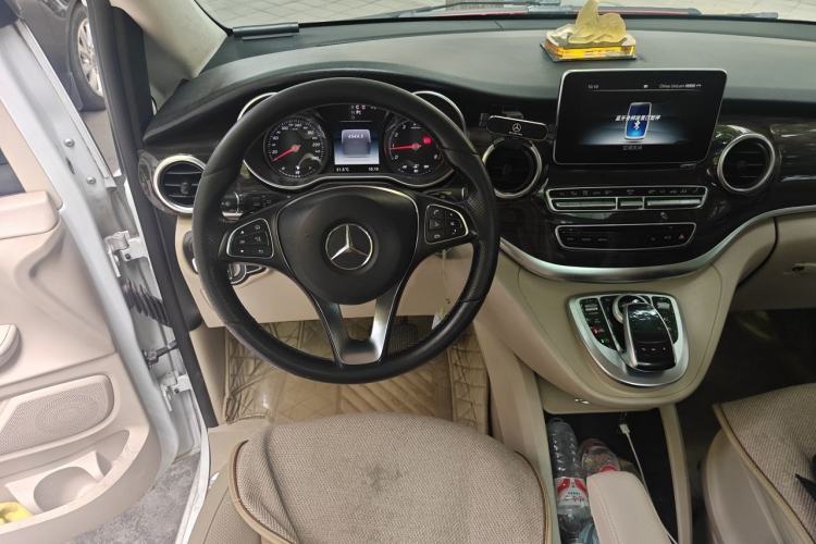 Used Mercedes-Benz V-Class 2017 V 260 Avantgarde Edition Steering Wheel