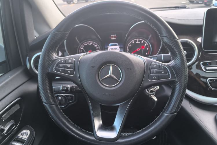 Used Mercedes-Benz V-Class 2017 V 260 L Prestige Extended Edition Steering Wheel
