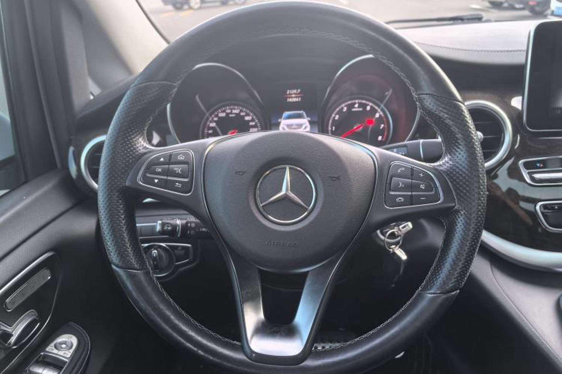 Used Mercedes-Benz V-Class 2017 V 260 L Prestige Extended Edition Steering Wheel