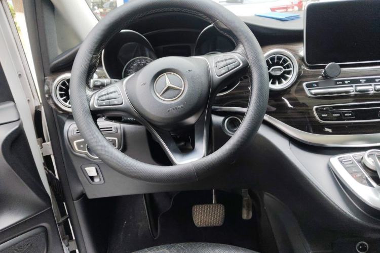 Used Mercedes-Benz V-Class 2017 V 260 Avantgarde Edition Steering Wheel