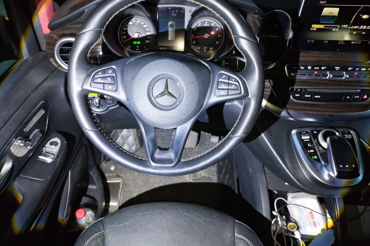 Used Mercedes-Benz V-Class 2017 V 260 Avantgarde Edition Steering Wheel
