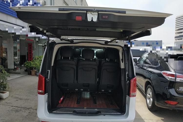 Used Mercedes-Benz V-Class 2017 V 260 Avantgarde Edition Trunk