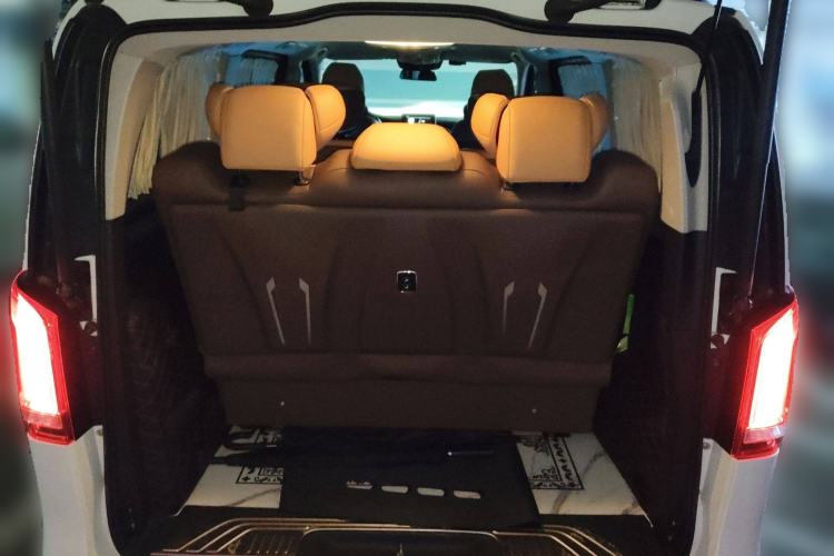 Used Mercedes-Benz V-Class 2017 V 260 Avantgarde Edition Trunk