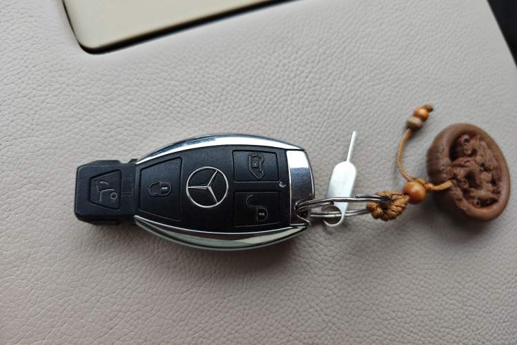 Used Mercedes-Benz V-Class 2017 V 260 Avantgarde Edition Vehicle Key