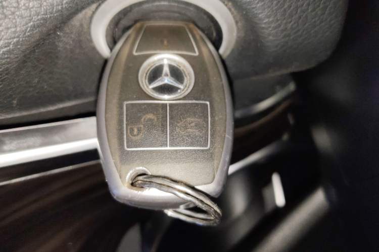 Used Mercedes-Benz V-Class 2017 V 260 Avantgarde Edition Vehicle Key