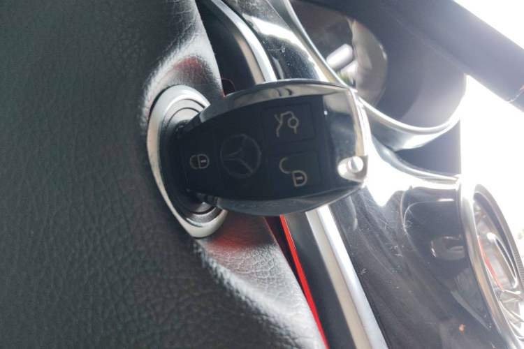 Used Mercedes-Benz V-Class 2017 V 260 Avantgarde Edition Vehicle Key
