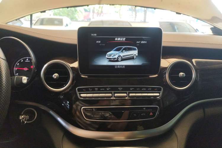Used Mercedes-Benz V-Class 2017 V 260 Prestige Edition Audio And AC Panel