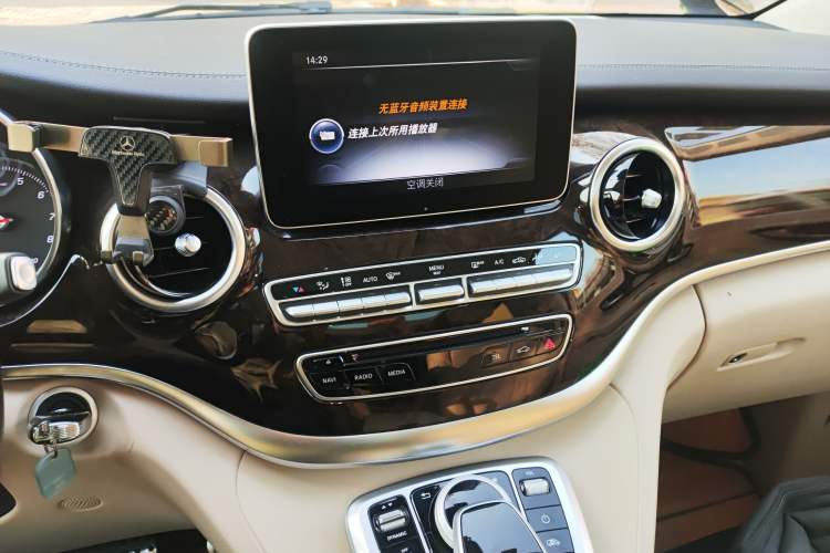 Used Mercedes-Benz V-Class 2017 V 260 L Prestige Extended Edition Audio And AC Panel