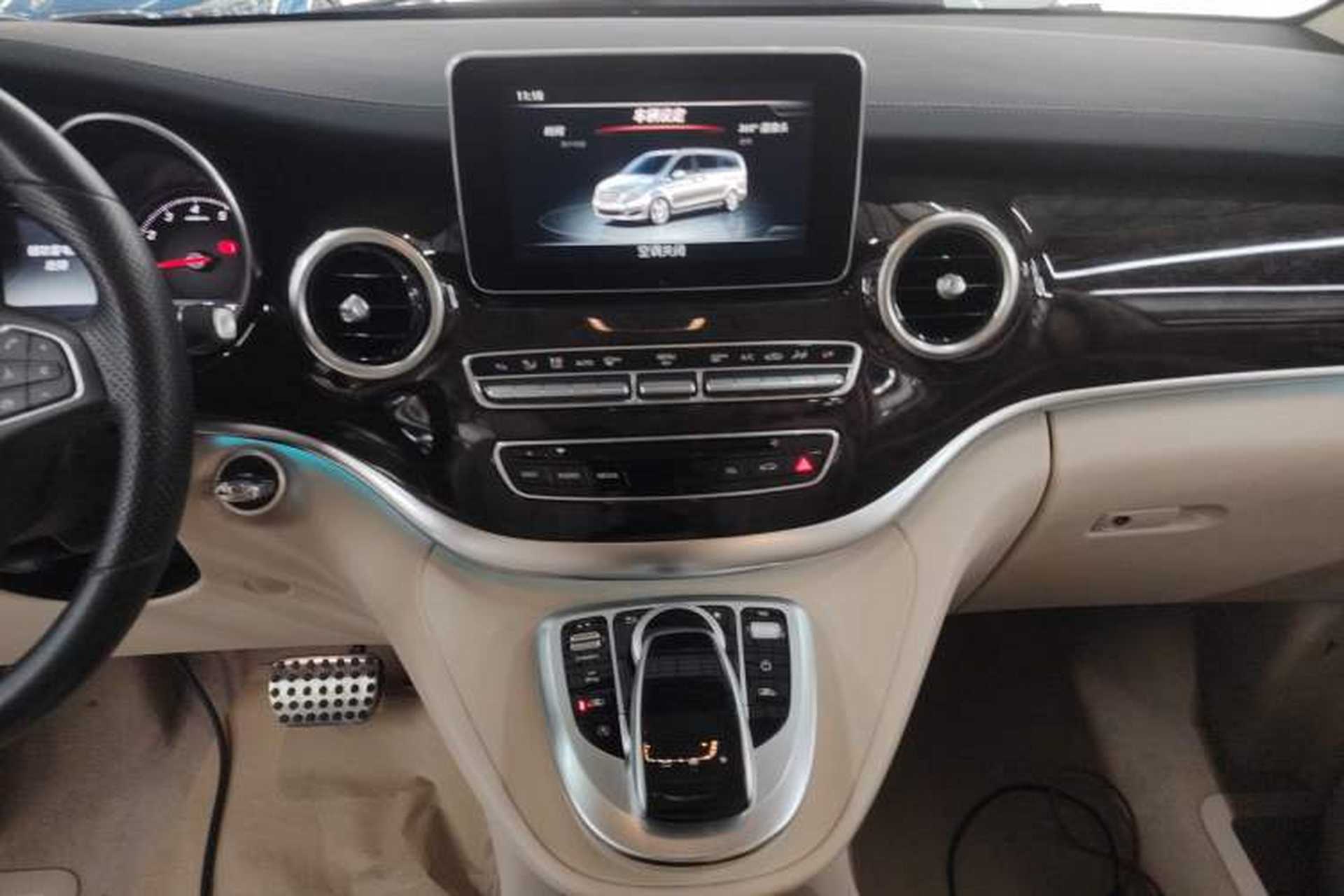 Used Mercedes-Benz V-Class 2017 V 260 Prestige Edition Audio And AC Panel