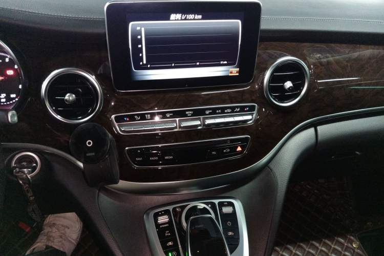 Used Mercedes-Benz V-Class 2017 V 260 L Prestige Extended Edition Audio And AC Panel