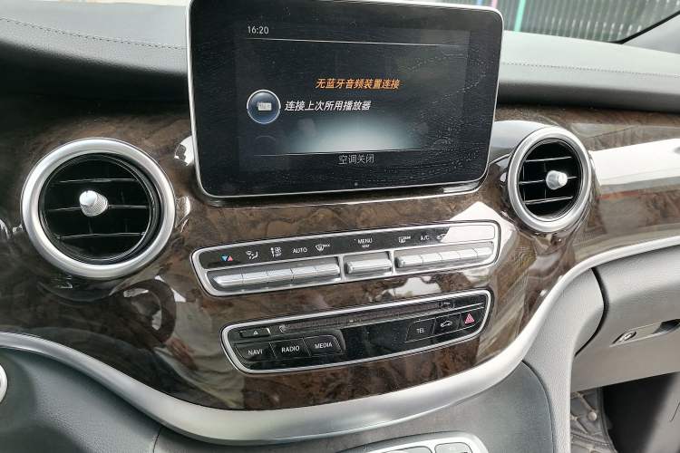 Used Mercedes-Benz V-Class 2017 V 260 L Prestige Extended Edition Audio And AC Panel