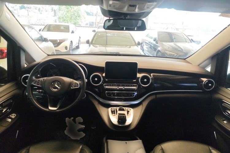 Used Mercedes-Benz V-Class 2017 V 260 Prestige Edition Center Console