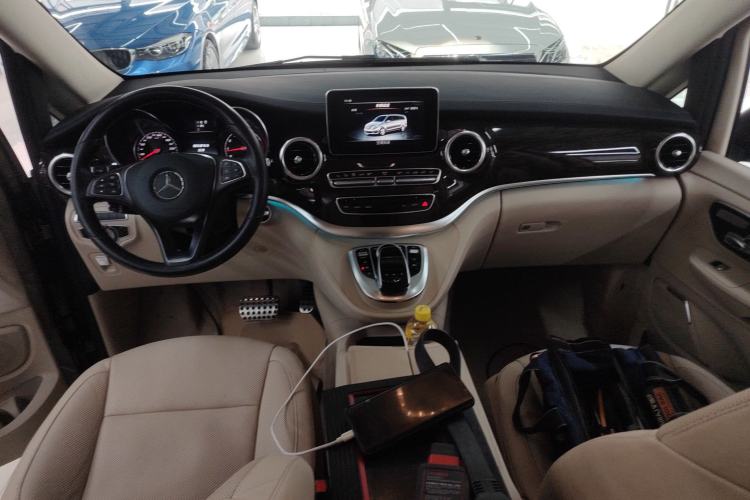 Used Mercedes-Benz V-Class 2017 V 260 Prestige Edition Center Console