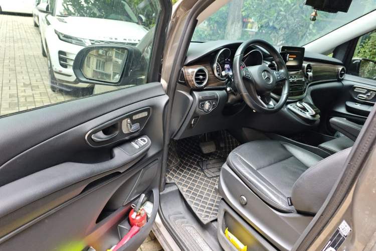 Used Mercedes-Benz V-Class 2017 V 260 Avantgarde Edition Driver Seat