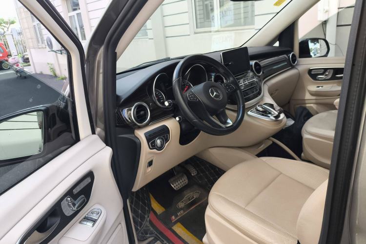 Used Mercedes-Benz V-Class 2017 V 260 Avantgarde Edition Driver Seat