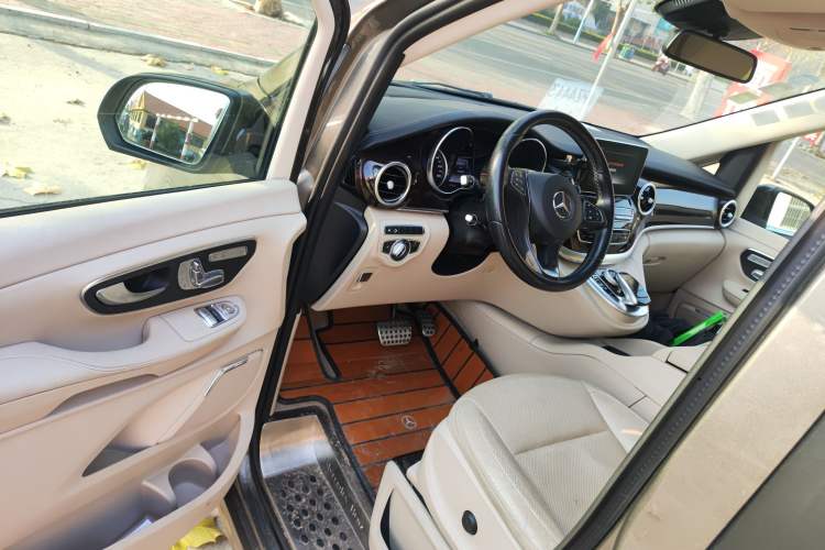 Used Mercedes-Benz V-Class 2017 V 260 L Prestige Extended Edition Driver Seat