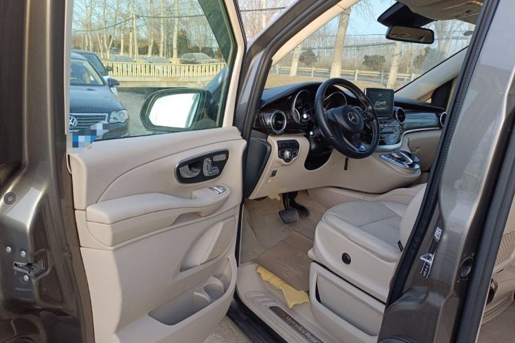 Used Mercedes-Benz V-Class 2017 V 260 Avantgarde Edition Driver Seat