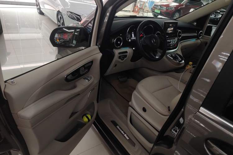 Used Mercedes-Benz V-Class 2017 V 260 Prestige Edition Driver Seat