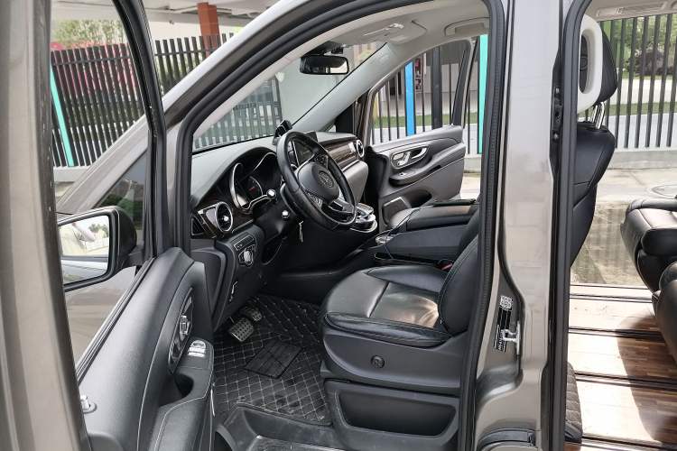 Used Mercedes-Benz V-Class 2017 V 260 L Prestige Extended Edition Driver Seat
