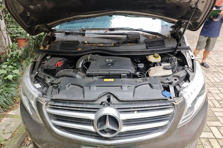 Used Mercedes-Benz V-Class 2017 V 260 Avantgarde Edition Engine Bay