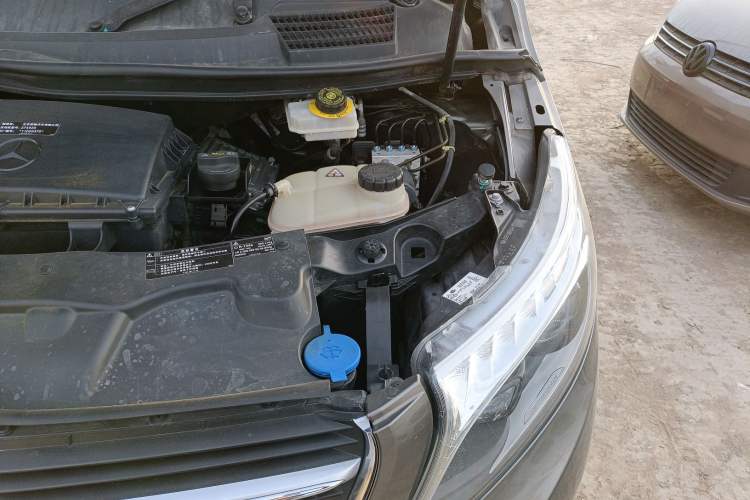 Used Mercedes-Benz V-Class 2017 V 260 Avantgarde Edition Engine Bay Left