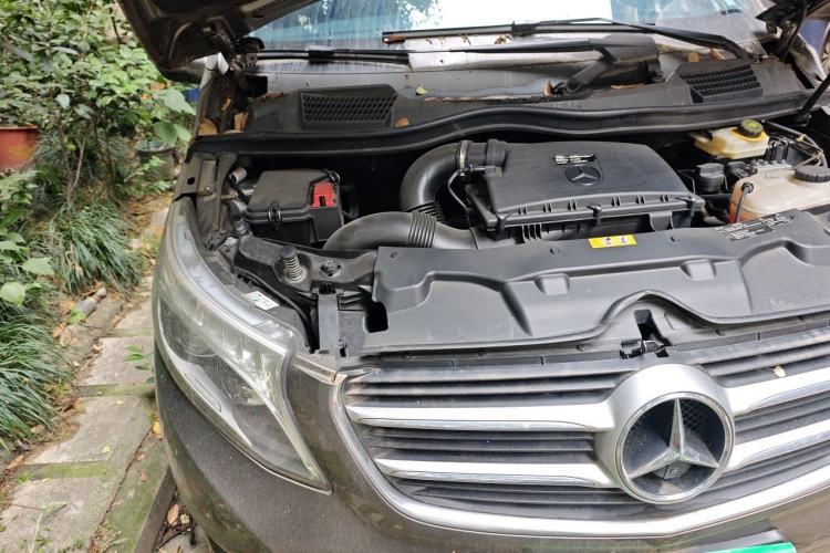 Used Mercedes-Benz V-Class 2017 V 260 Avantgarde Edition Engine Bay Right