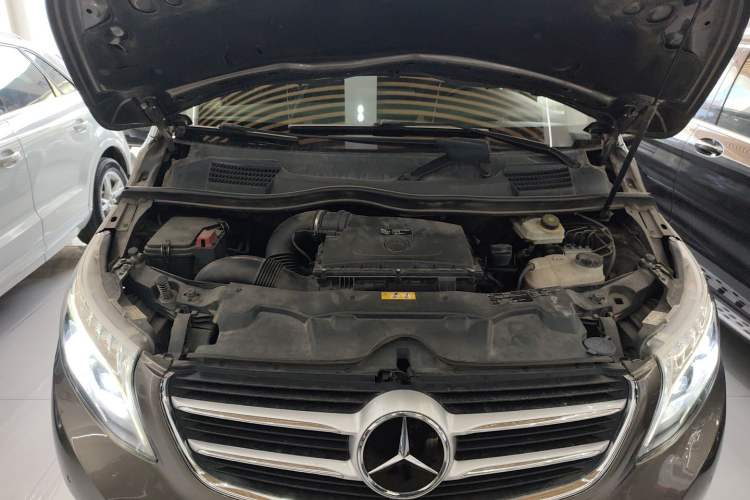 Used Mercedes-Benz V-Class 2017 V 260 L Prestige Extended Edition Engine Bay